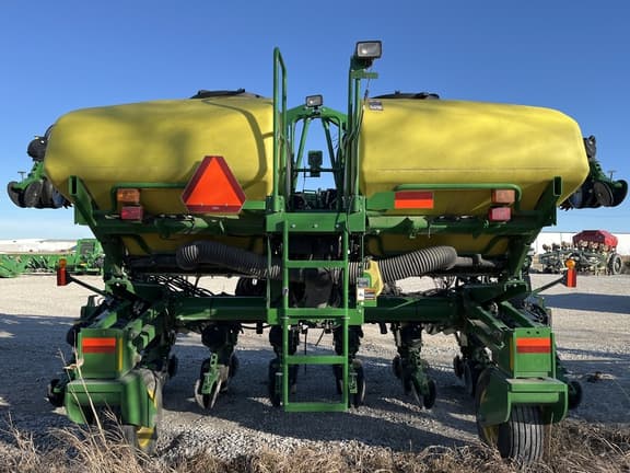 Image of John Deere 1725 equipment image 2