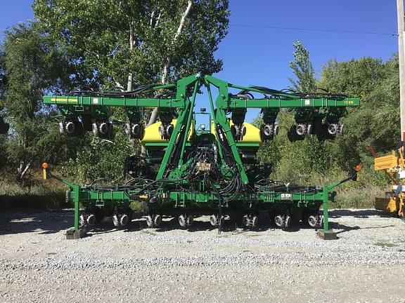 Image of John Deere 1725 equipment image 1