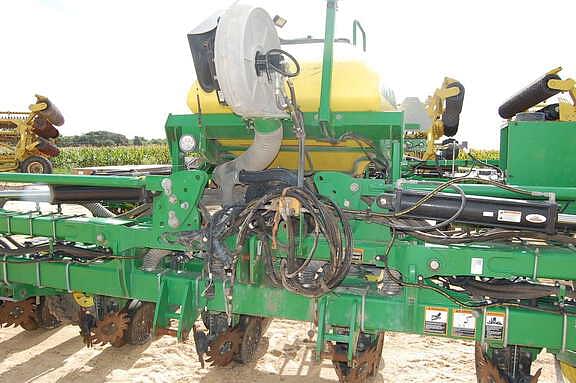 Image of John Deere 1725 equipment image 1