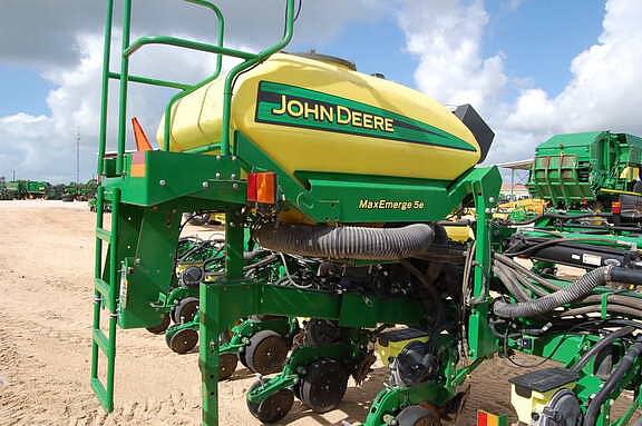 Image of John Deere 1725 equipment image 4