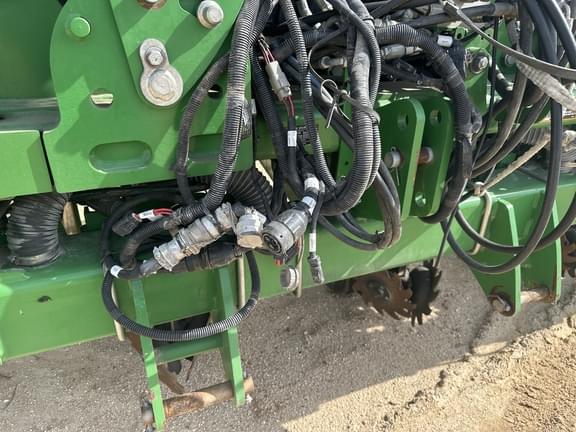Image of John Deere 1725 equipment image 3
