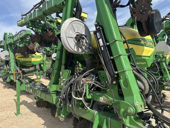 Image of John Deere 1725 Primary image