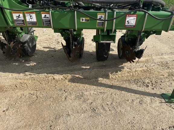 Image of John Deere 1725 equipment image 4
