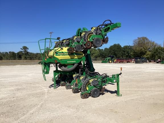 Image of John Deere 1725 equipment image 4