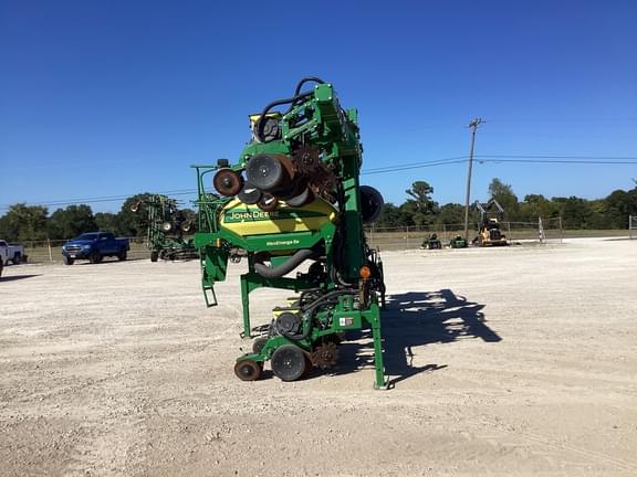 Image of John Deere 1725 equipment image 4