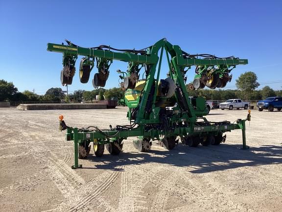 Image of John Deere 1725 equipment image 2