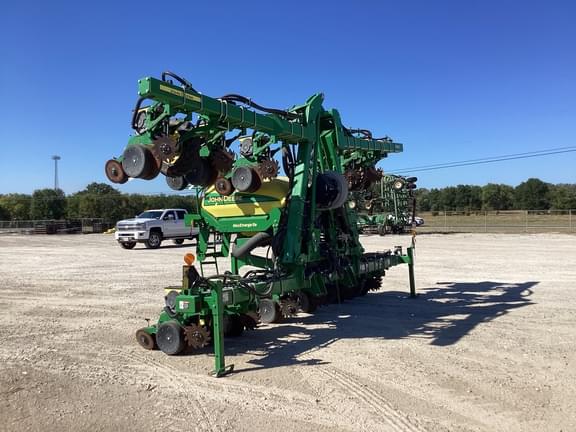 Image of John Deere 1725 equipment image 2