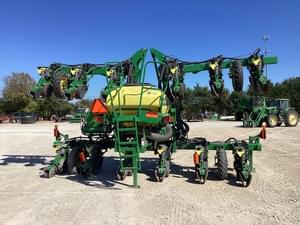 2017 John Deere 1725 Image