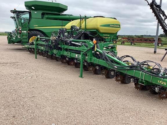 Image of John Deere 1725 equipment image 1
