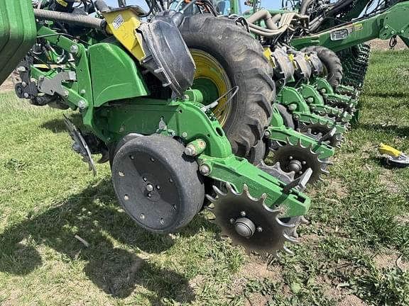 Image of John Deere 1725 equipment image 2