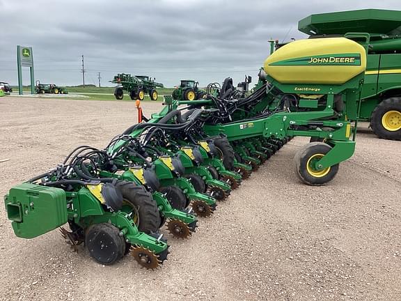 Image of John Deere 1725 Primary image