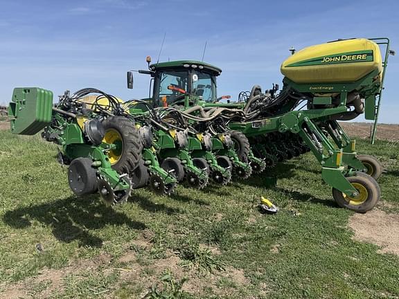 Image of John Deere 1725 Primary image