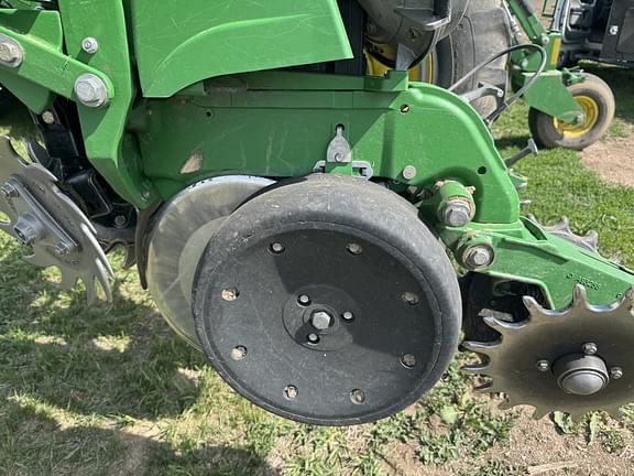 Image of John Deere 1725 equipment image 4