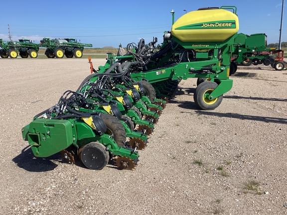 Image of John Deere 1725 equipment image 2