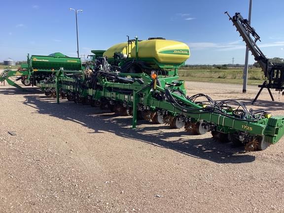 Image of John Deere 1725 Primary image