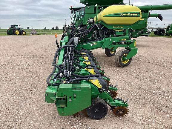 Image of John Deere 1725 equipment image 4