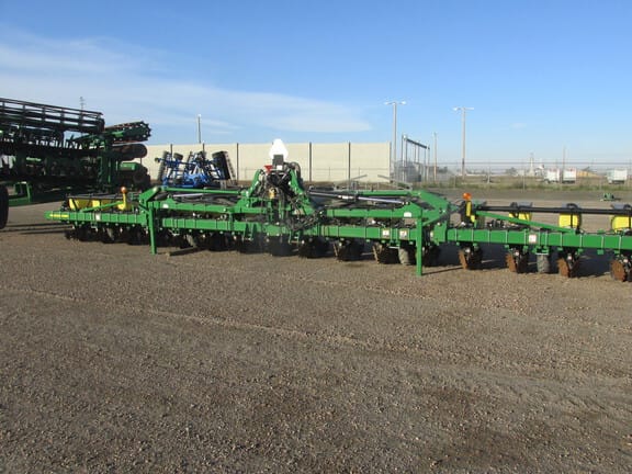 2017 John Deere 1725 Equipment Image0