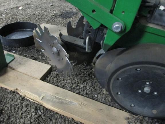 Image of John Deere 1725 equipment image 2