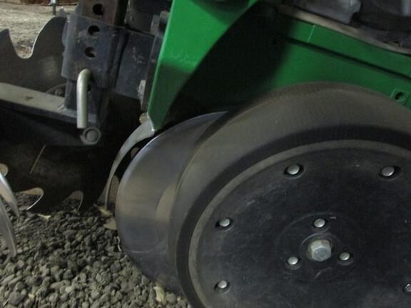 Image of John Deere 1725 equipment image 3