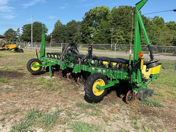 Image of John Deere 1735 equipment image 4