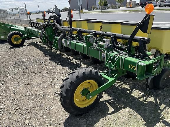 Image of John Deere 1735 Primary image