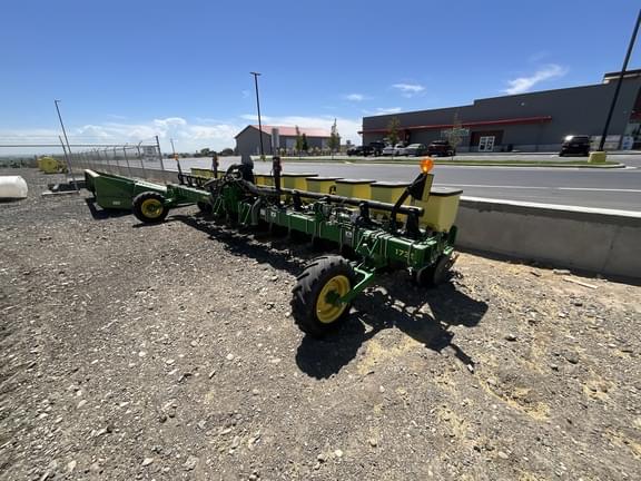 Image of John Deere 1735 equipment image 3