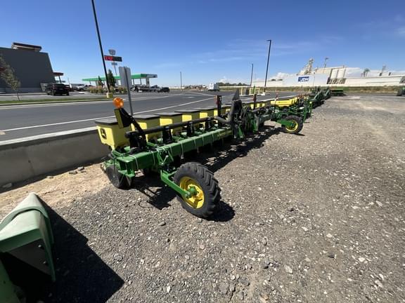 Image of John Deere 1735 equipment image 4