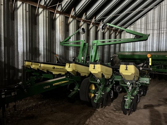 2017 John Deere 1765 Equipment Image0