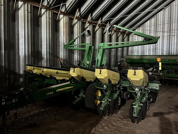 Image of John Deere 1765 Primary image