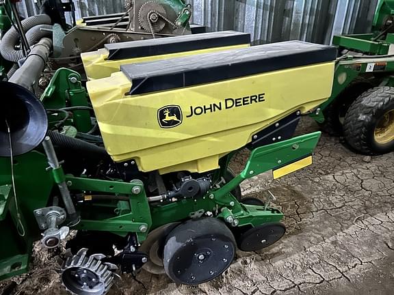 Image of John Deere 1765 equipment image 4