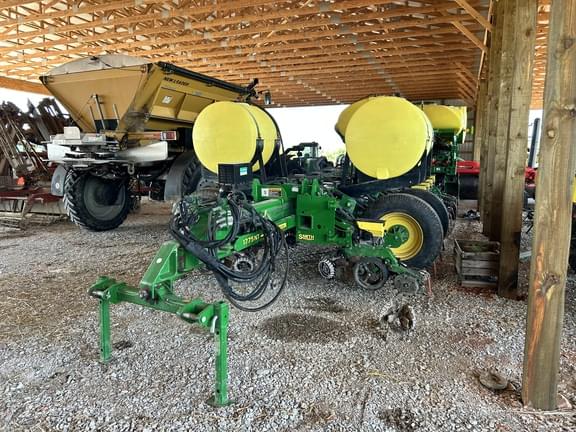 Image of John Deere 1775 equipment image 1