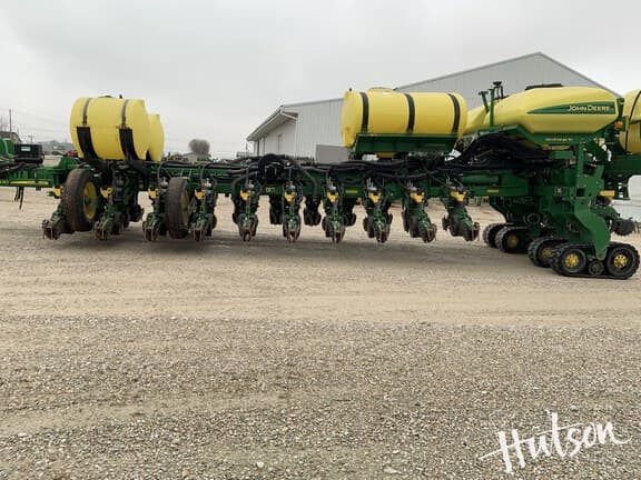 Image of John Deere 1775 equipment image 3