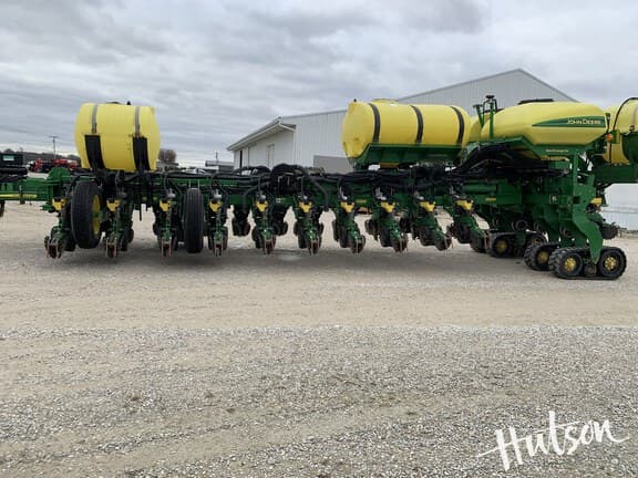 Image of John Deere 1775 equipment image 4