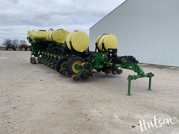 2017 John Deere 1775 Equipment Image0