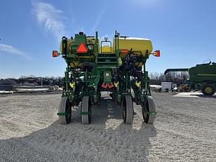 Main image John Deere 1775 16