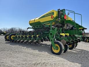 Main image John Deere 1775 1