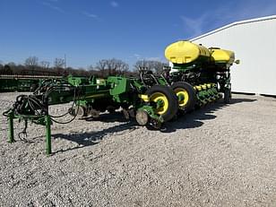 Main image John Deere 1775 6