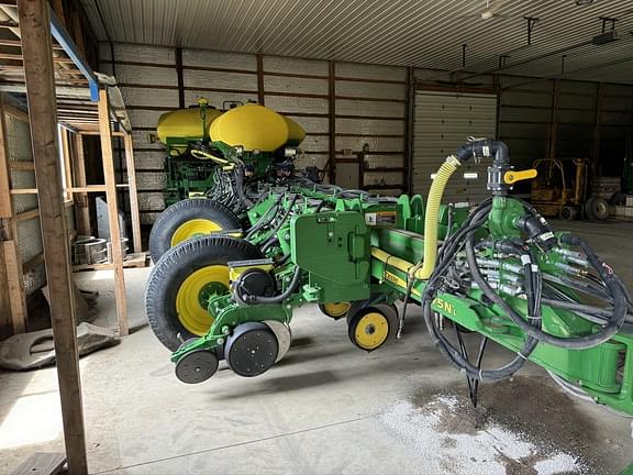 Image of John Deere 1775 Primary image