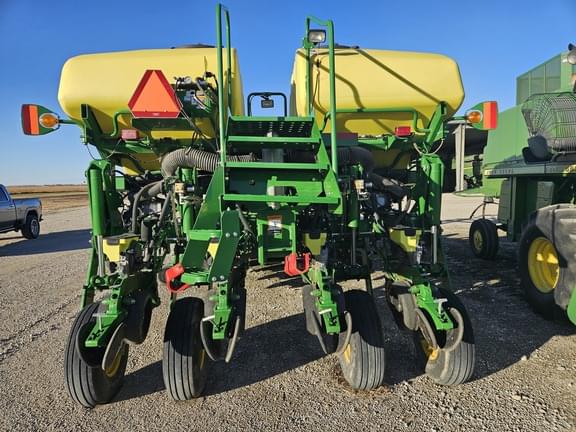 Image of John Deere 1775 equipment image 3