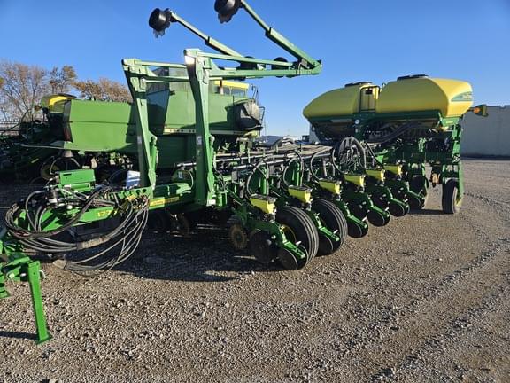 Image of John Deere 1775 Primary image