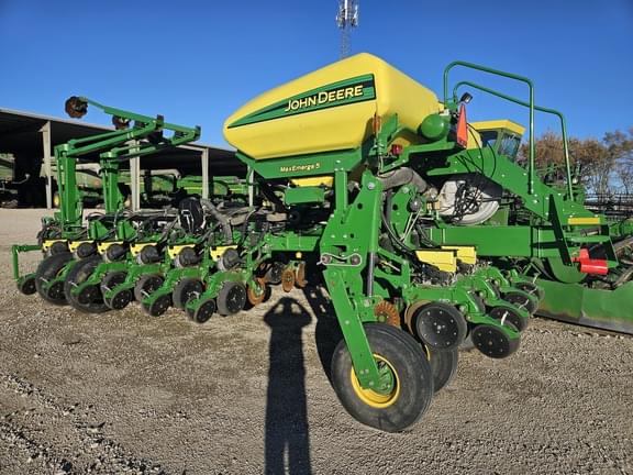 Image of John Deere 1775 equipment image 4