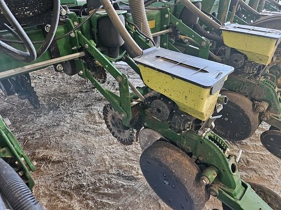 Image of John Deere 1775 equipment image 4
