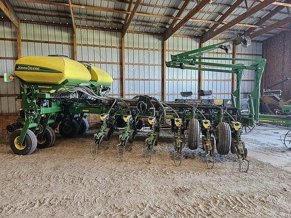 Image of John Deere 1775 equipment image 3