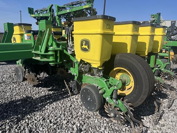 Image of John Deere 1775 equipment image 2