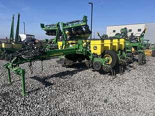 2017 John Deere 1775 Equipment Image0