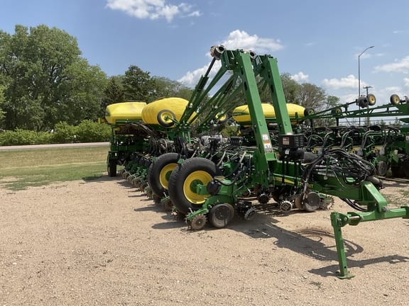 Main image John Deere 1775