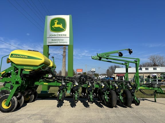 2017 John Deere 1775 Equipment Image0
