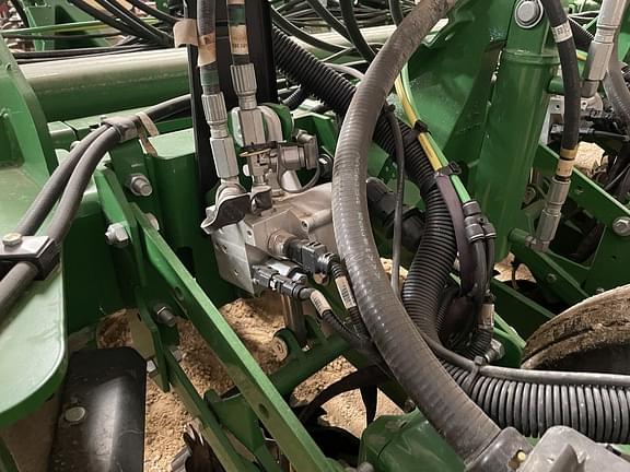 Image of John Deere 1775 equipment image 1