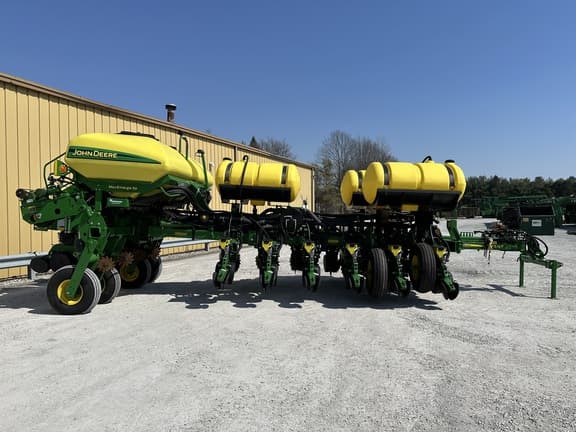 Image of John Deere 1775 equipment image 2