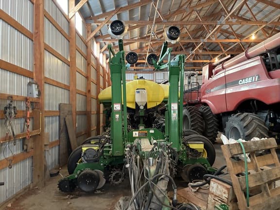 Image of John Deere 1775 equipment image 1